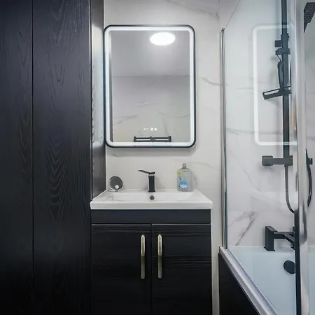 Isabella's House - 4 Bedroom * Scarborough