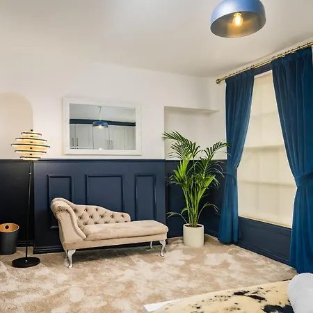 Isabella's House - 4 Bedroom Holiday home *