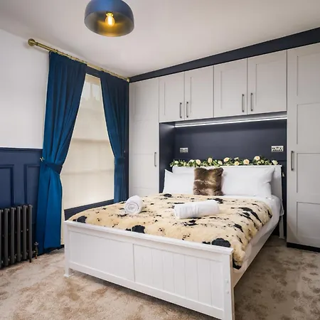 Isabella's House - 4 Bedroom Holiday home Scarborough