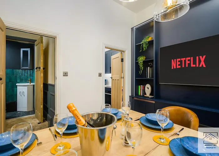 Isabella's House - 4 Bedroom Scarborough